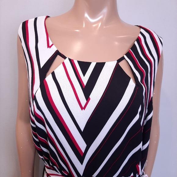MICHEL STUDIO Chevron Striped Fit & Flare Sleeveless Dress Tie Waist Black White - Picture 4 of 16